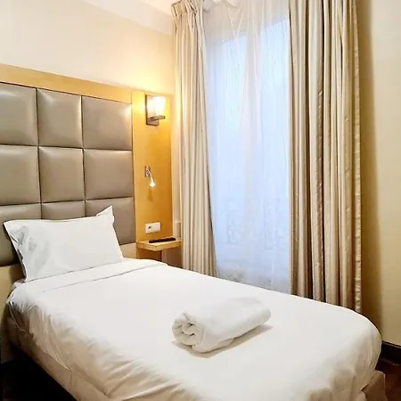 Hotel De France 18 Paris
