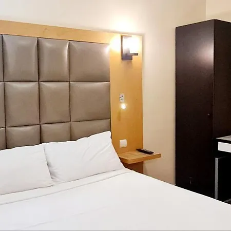 Hotel De France 18 *