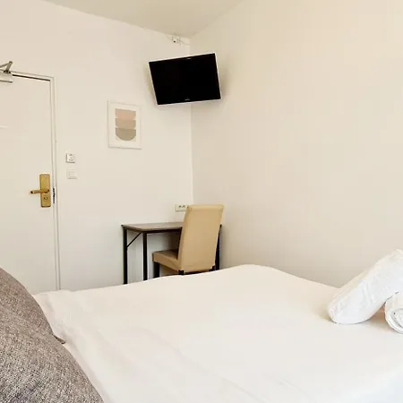 Hotel De France 18 Paris