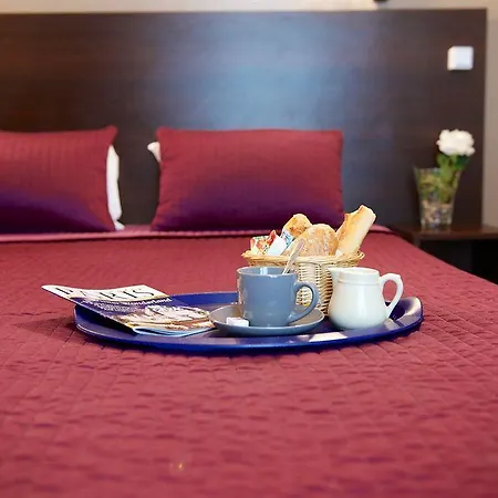 Hotel De France 18 *