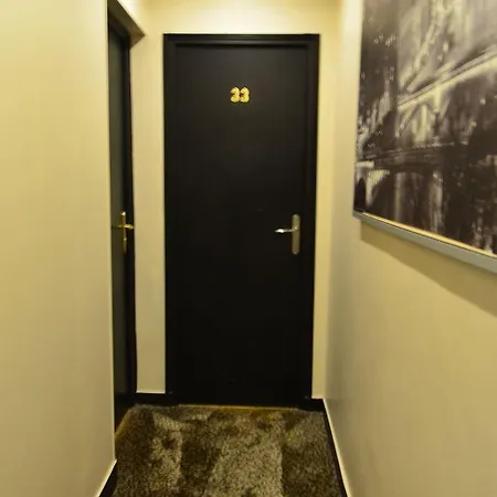 Hotel De France 18 *