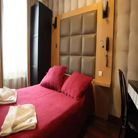 Hotel De France 18 *